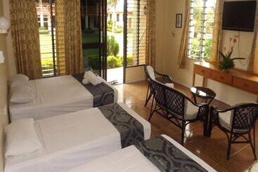 בית מלון כפרי Wailoaloa Beach Resort Fiji