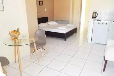 Apollon Studios & Apartments