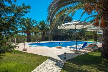 آپارتمان Helena Inn