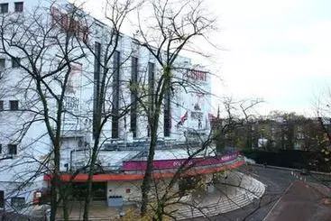 Отель Earls Court Studios