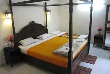 هتل Tourist Rest House