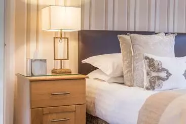 בית מלון כפרי Grovefield Manor