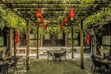 Hostel Hill Lily Courtyard