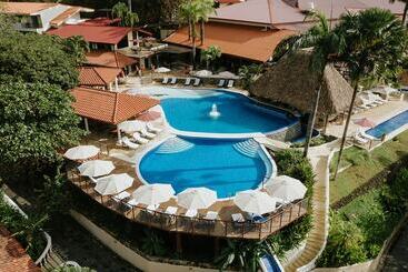 Parador Nature Resort And Spa