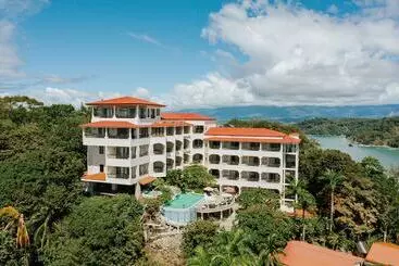 Parador Nature Resort And Spa