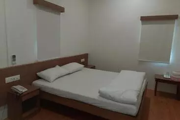 فندق Bhooshan Sivajinagar