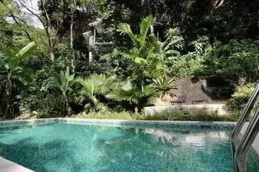 فندق Ambong Rainforest Retreat