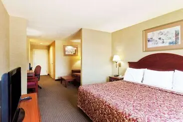 Hotel Days Inn & Suites By Wyndham Wynne
