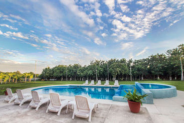 Hotel Costa Maya Inn