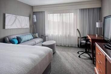 فندق Courtyard By Marriott Lebanon