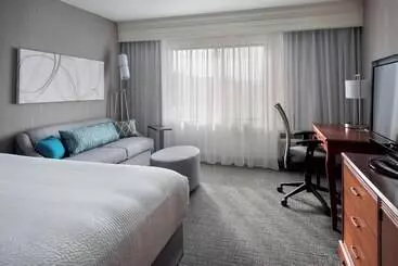 Отель Courtyard By Marriott Lebanon