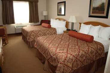 בית מלון כפרי Savanna Inn & Suites