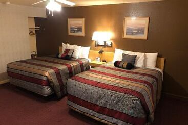 בית מלון כפרי Scottish Inn Winnemucca