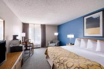 Отель Baymont By Wyndham Limon