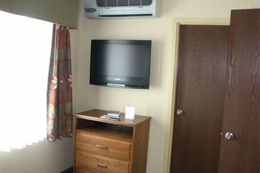 فندق Randolph Inn And Suites