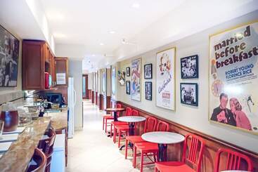 酒店 Chelsea Pines Inn