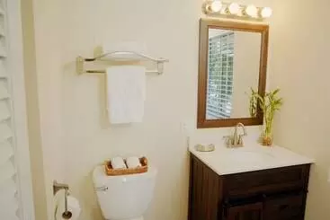 Hotel Coconut Palm Inn