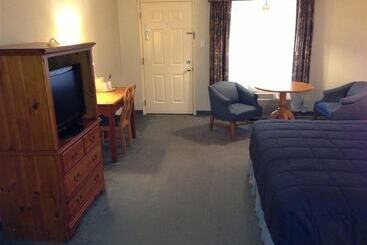 فندق Fontana Village Inn