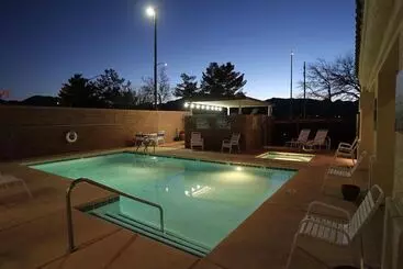 فندق Gateway Studio Suites