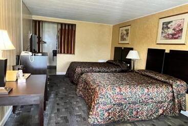 Мотель Budget Host Inn