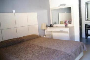 Отель Angela S House