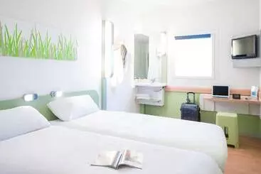 هتل Ibis Budget Paris Porte De Montmartre