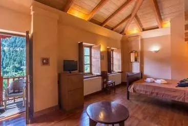 فندق Koryshades Village