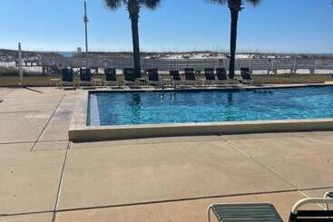 Getaways At Destin Holiday Beach Resort