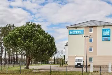 ホテル Kyriad Direct Mont De Marsan   St Avit