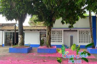 Pensiune San José House