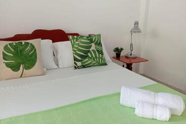 Pensió San José House