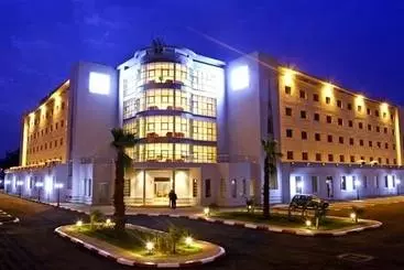 فندق Atlas Sky Airport