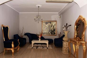 בית מלון כפרי Theranda Boutique