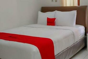 Hotel Reddoorz @ Jalan Ahmad Yani