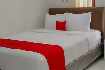 Hotel Reddoorz @ Jalan Ahmad Yani
