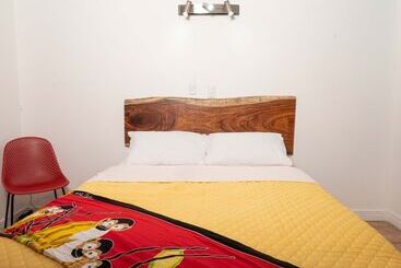 בית מלון כפרי The Whiskey Howler