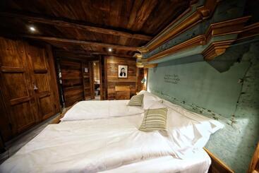 펜션 Café Quinson Relais De Charme