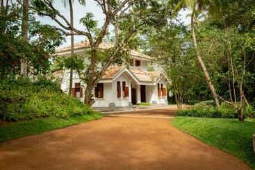 Nyne Hotels   Leela Walauwwa, Induruwa