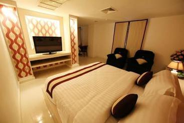 Grand Diamond City Hotel & Casino