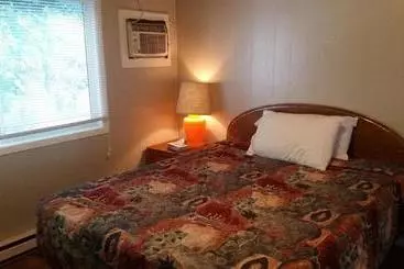 Holiday House Motel