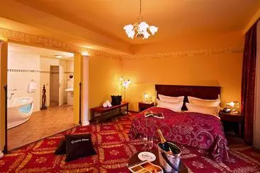 Riverside Royal Hotel & Spa