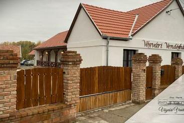 بنسيون Végvári Vendégház