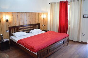 בית מלון כפרי Burans & Restaurant