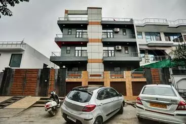 Hotelli Townhouse Happy Keys Near Iskcon Temple Noida