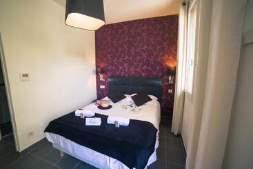 هتل Maison Familiale Lou Riou