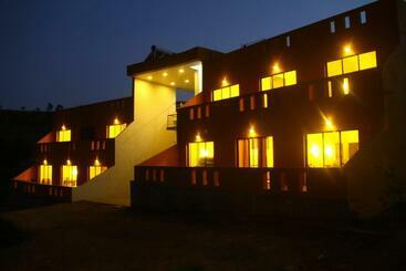 Отель The Yellow Retreat