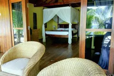 Sea World Club Beach Resort & Dive Center