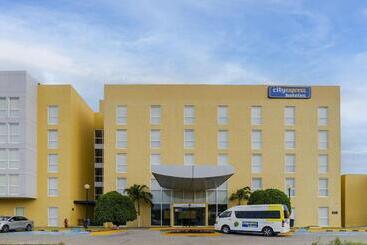 Отель City Express By Marriott Oaxaca