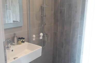 The Beach House   Apartments & Studios