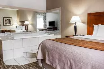 هتل Comfort Inn & Suites University South